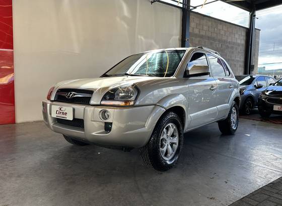 HYUNDAI TUCSON 2.0 MPFI GLS 16V 143CV 2WD GASOLINA 4P AUTOMÁTICO HYUNDAI TUCSON 2.0 MPFI GLS 16V 143CV 2WD GASOLINA 4P AUTOMÁTICO